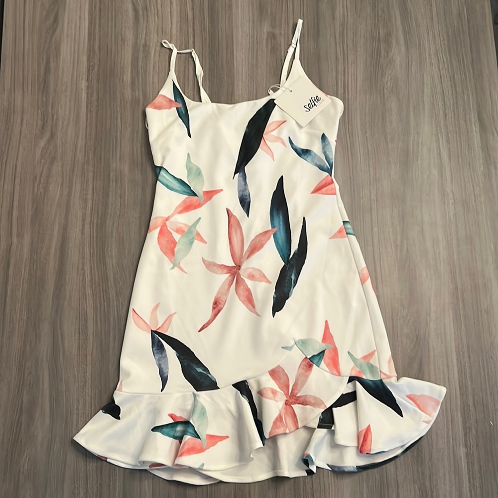 Selfie Leslie tropical flower dress